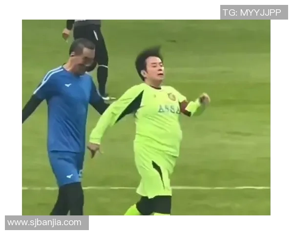 足球巨星挑战篮球场搞笑瞬间让你捧腹大笑的精彩瞬间合集