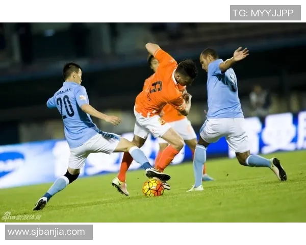 足球明星在水球比赛中的精彩瞬间与动人瞬间全景展示